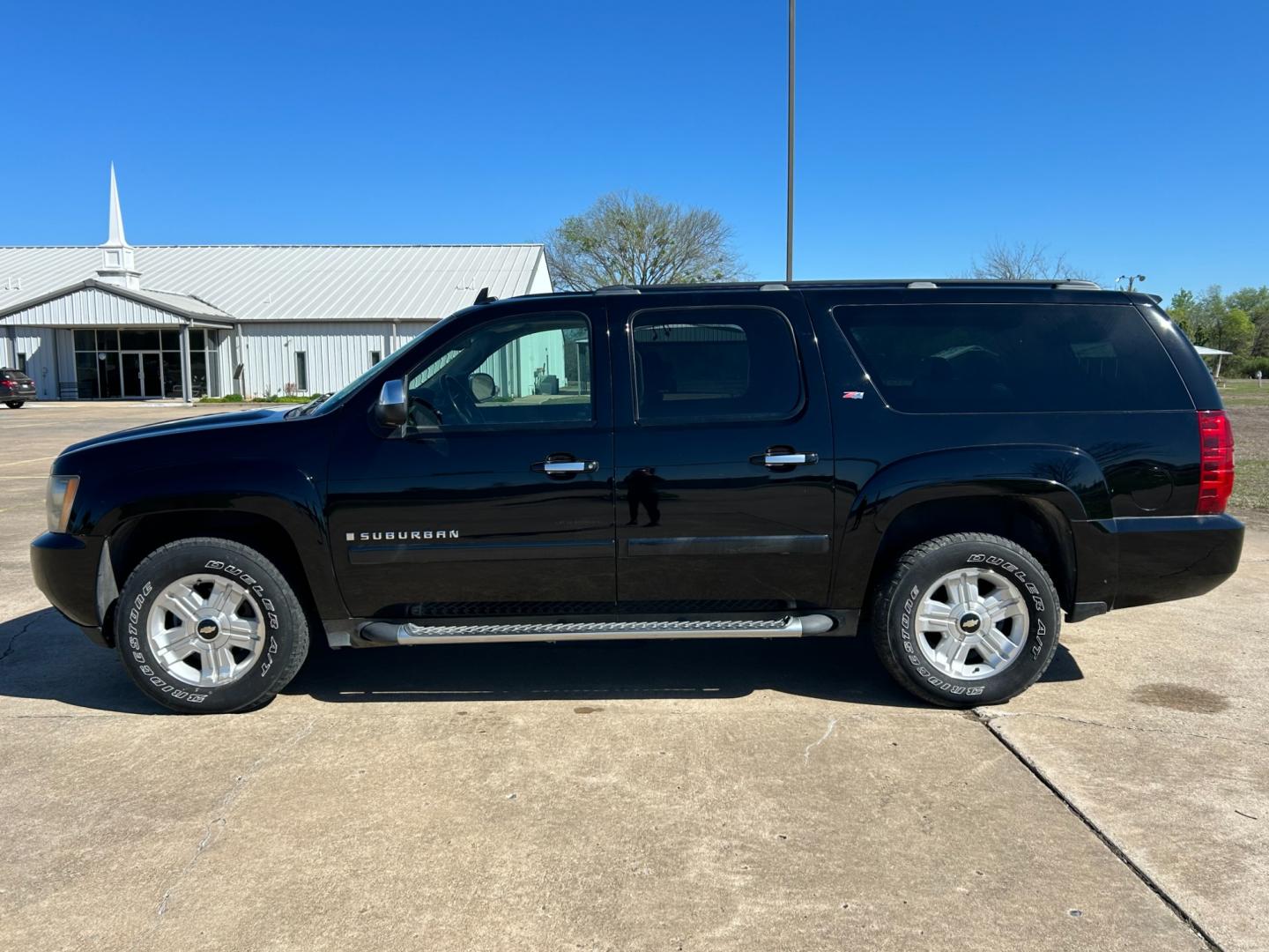 2007 BLACK /BLACK Chevrolet Suburban LS 1500 4WD (3GNFK16377G) with an 5.3L V8 OHV 16V FFV engine, 4-Speed Automatic Overdrive transmission, located at 17760 Hwy 62, Morris, OK, 74445, (918) 733-4887, 35.609104, -95.877060 - Photo#7